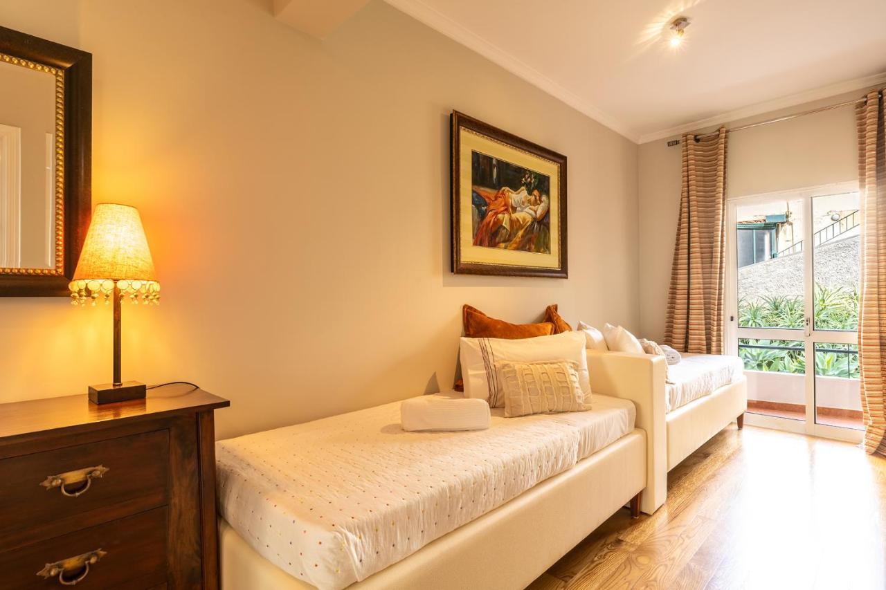 Stylish Apartment With Balcony And Amazing Views Over Funchal And The Sea 외부 사진